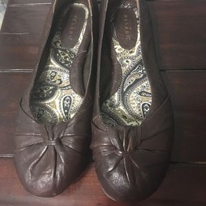 Pesaro flat shoes US size 7.5 M, dark brown color.